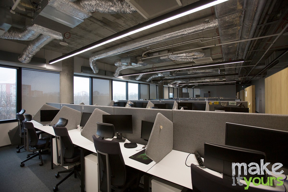 Open space. Zdjęcie wnętrz biura firmy X-com. Projekt wykonała pracownia architektoniczna Make It Yours.